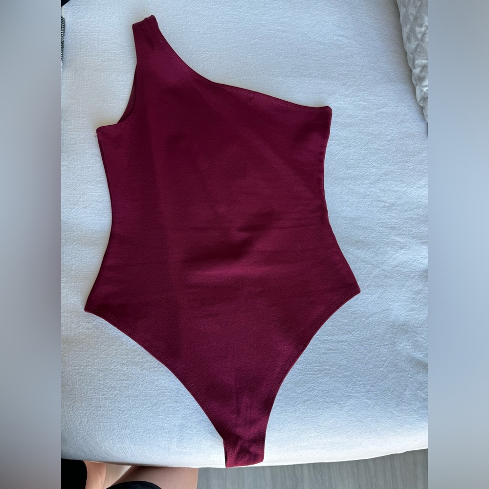 Vestique One Shoulder Bodysuit Maroon
